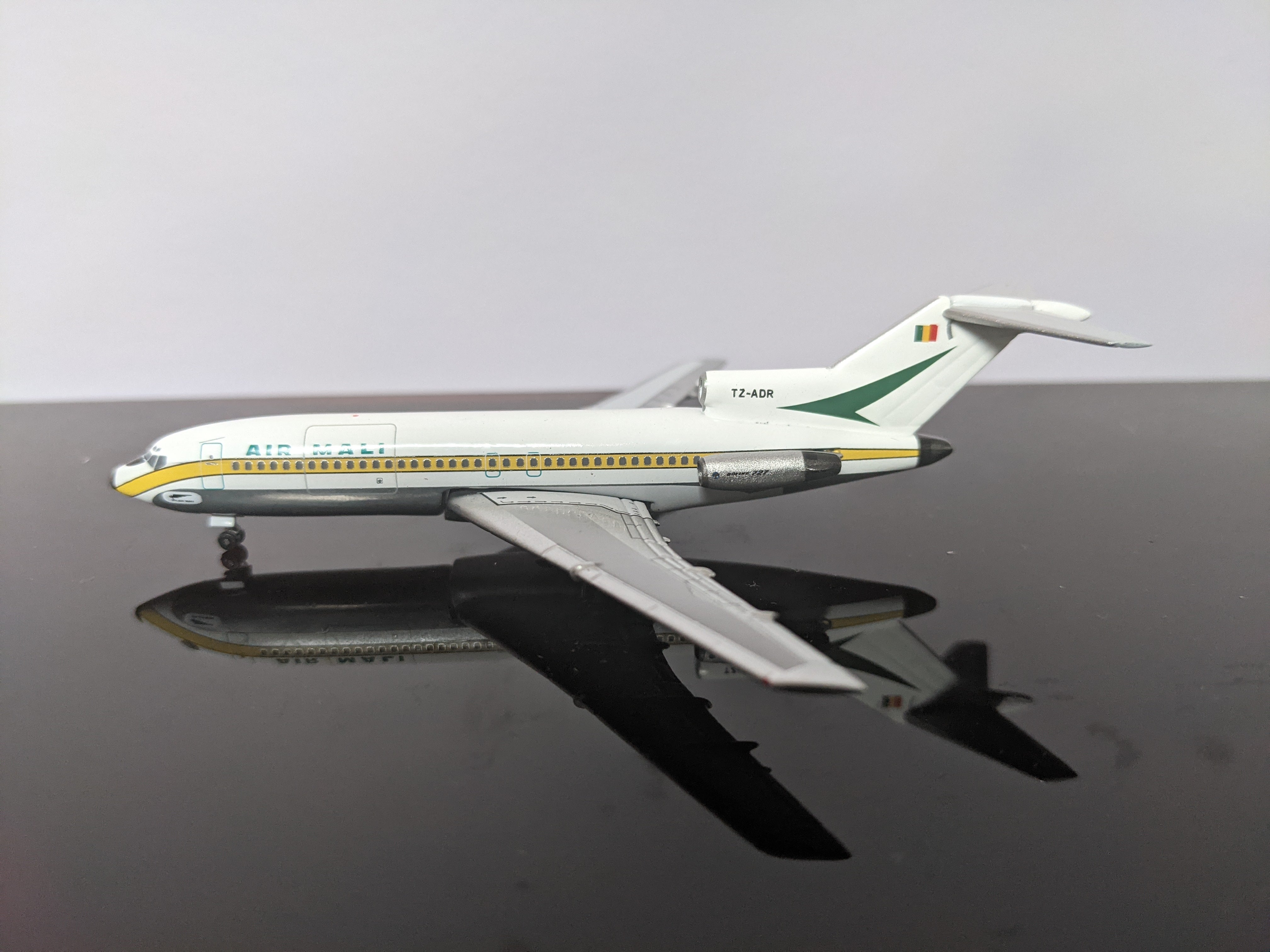 1:400 AEROCLASSICS AIR MALI B727-100 TZ-ADR