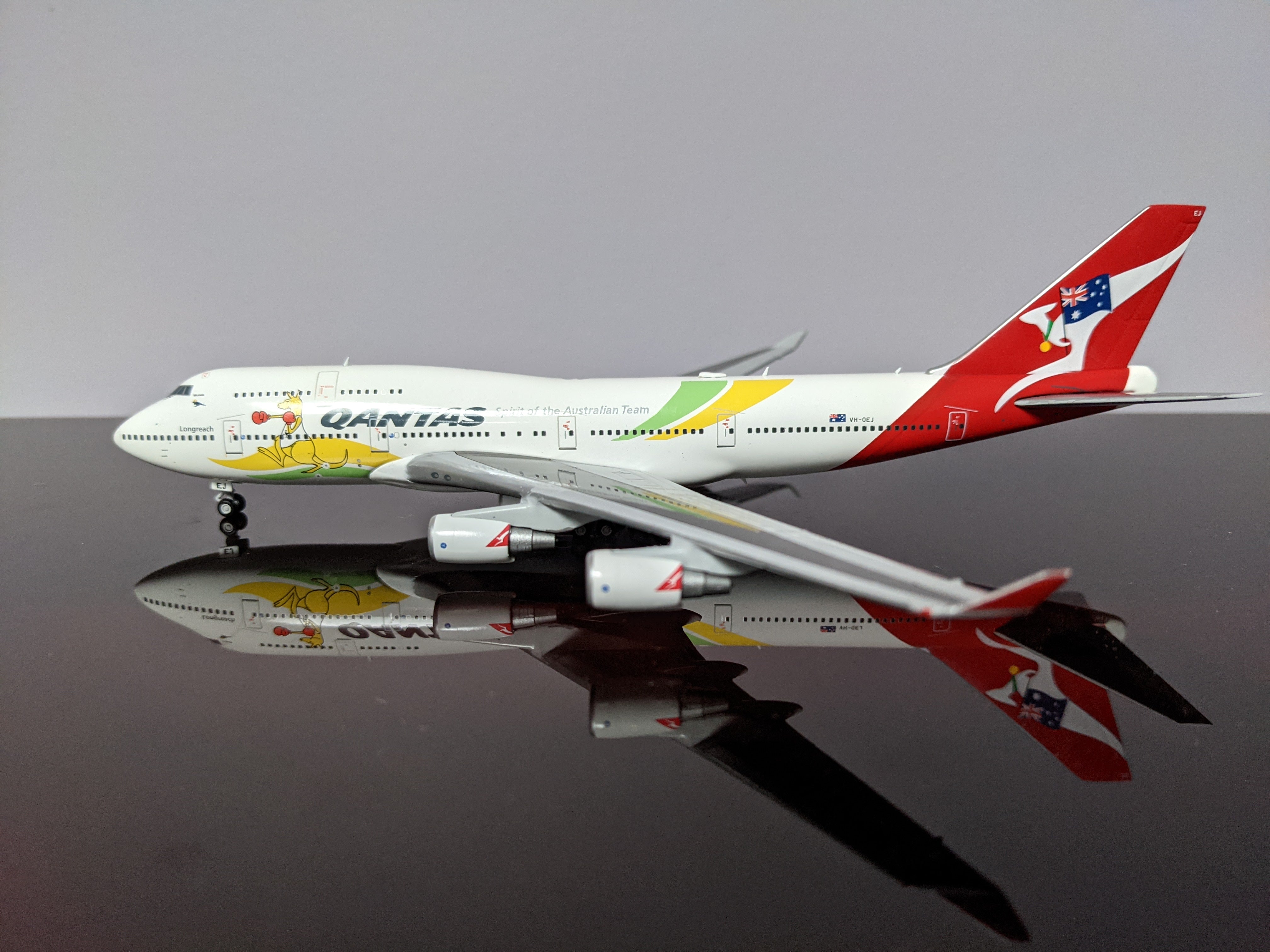 1:400 JC QANTAS B747-400 VH-OEJ