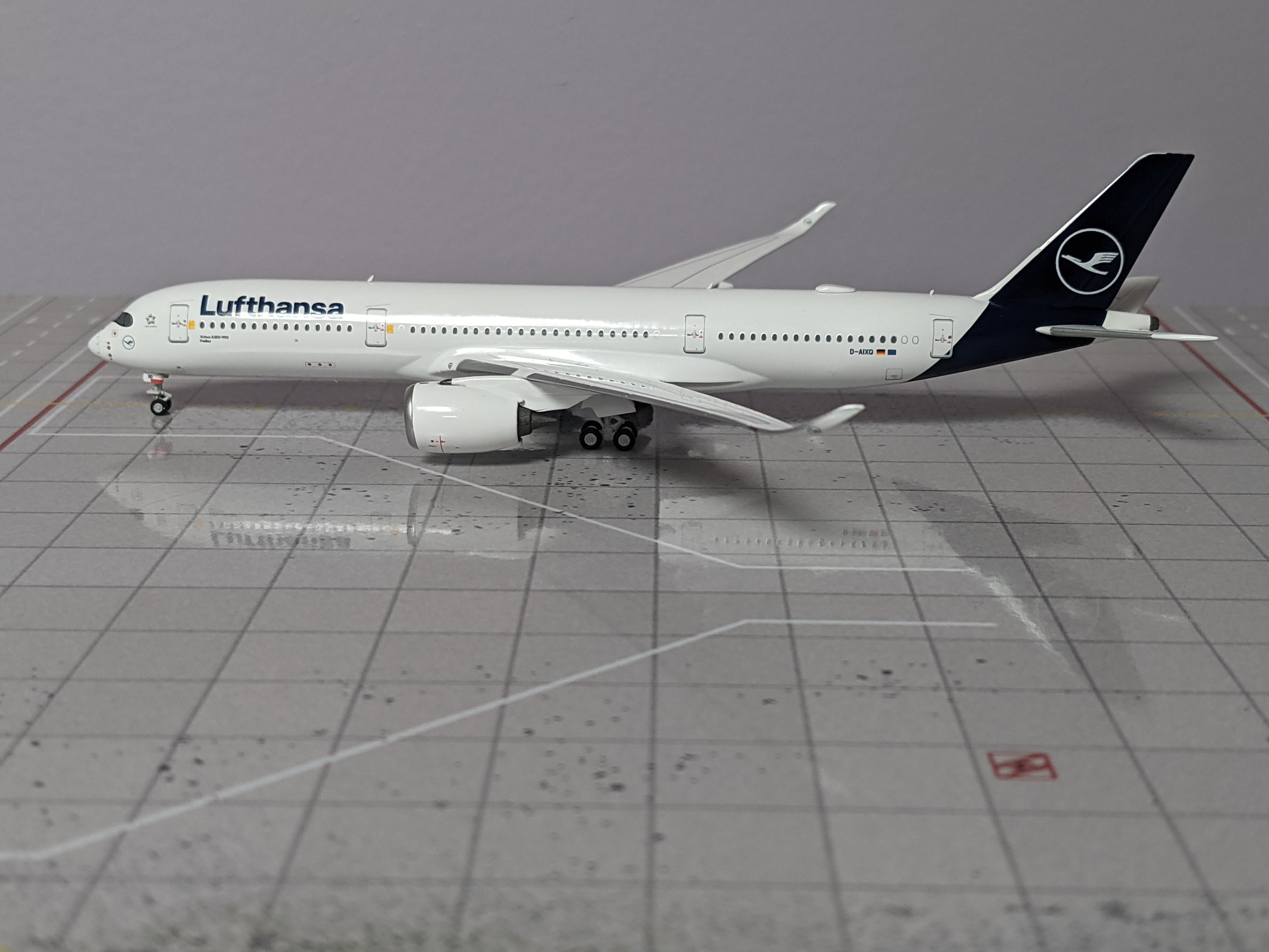 1:400 NG LUFTHANSA A350-900 D-AIXQ