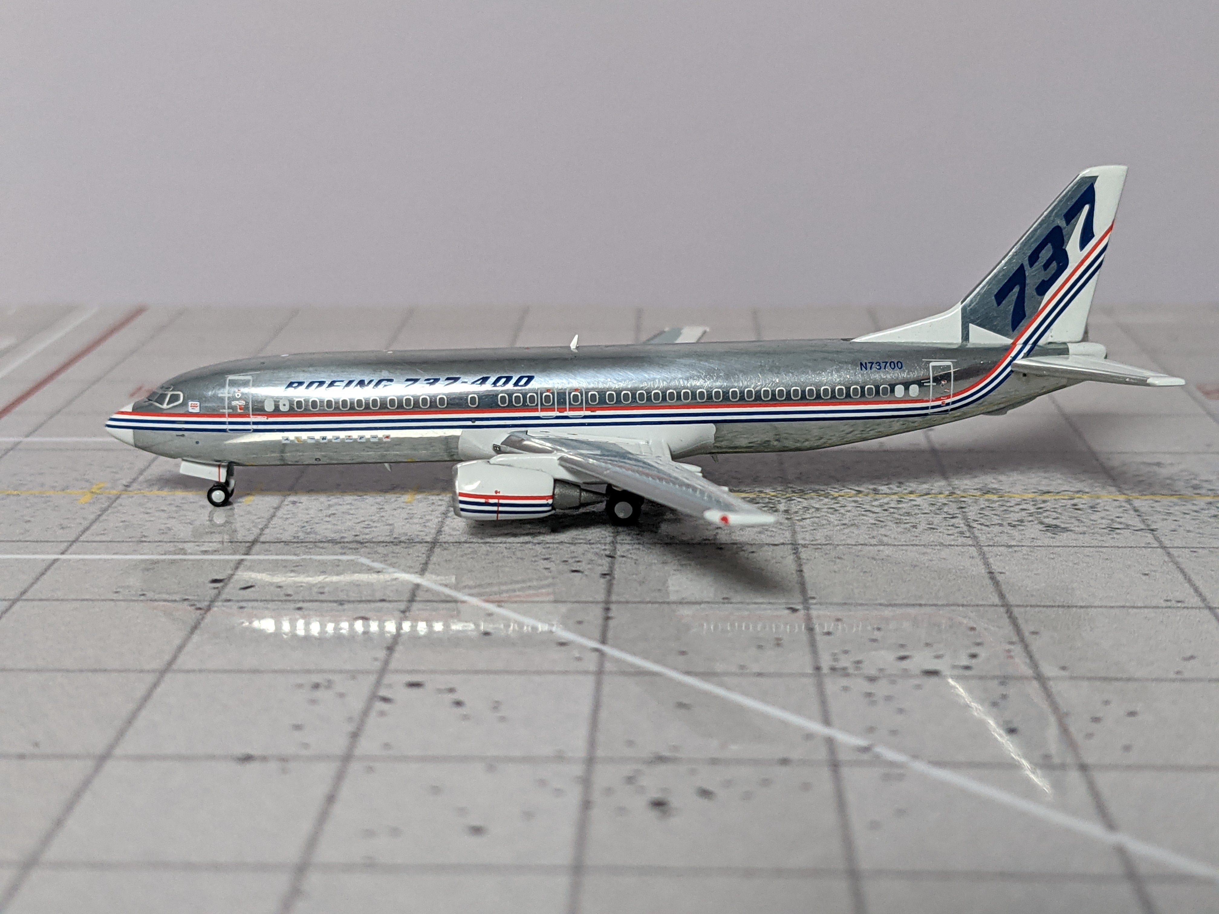 1:400 PANDA HOUSE B737-400 N73700