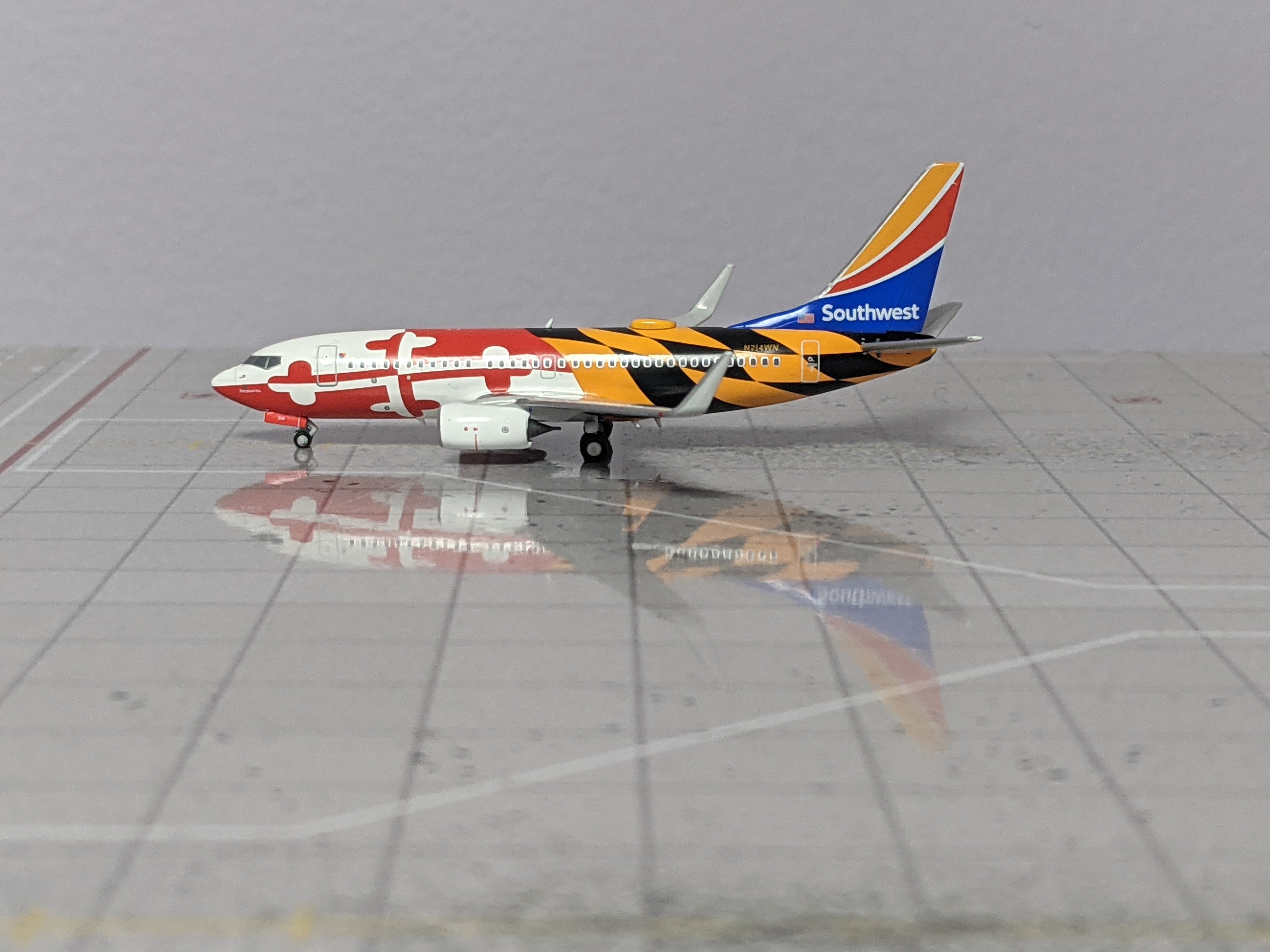 1:400 NG SOUTHWEST B737-700/w N214 WN Maryland One Heart  tail