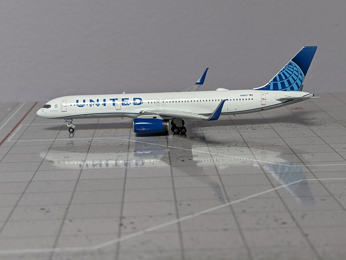 1:400 NG UNITED	B757-200/w N48127 evo-blue with upgraded winglets