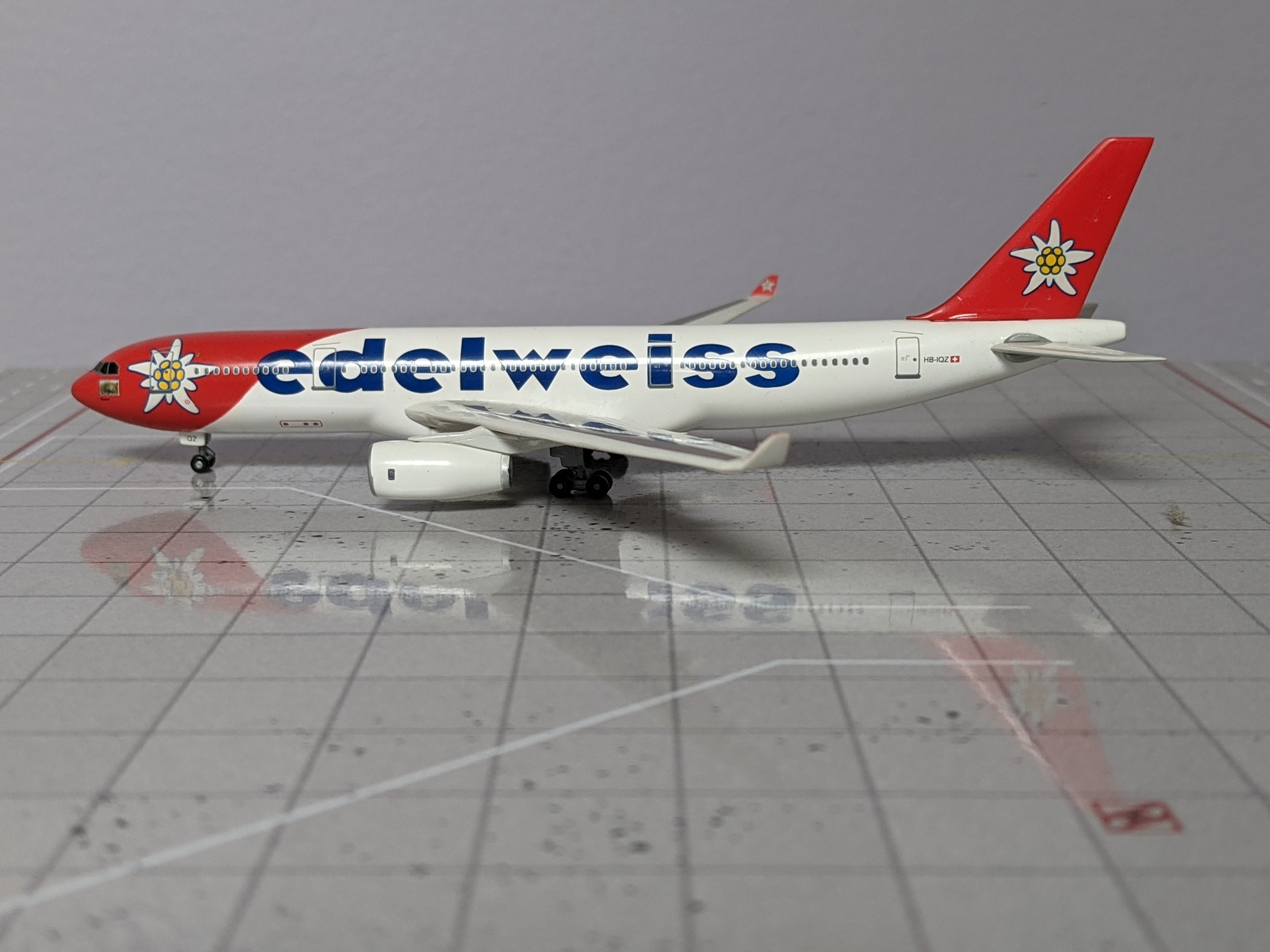 1:400 DRAGON EDELWEISS A330-200 HB-IQZ