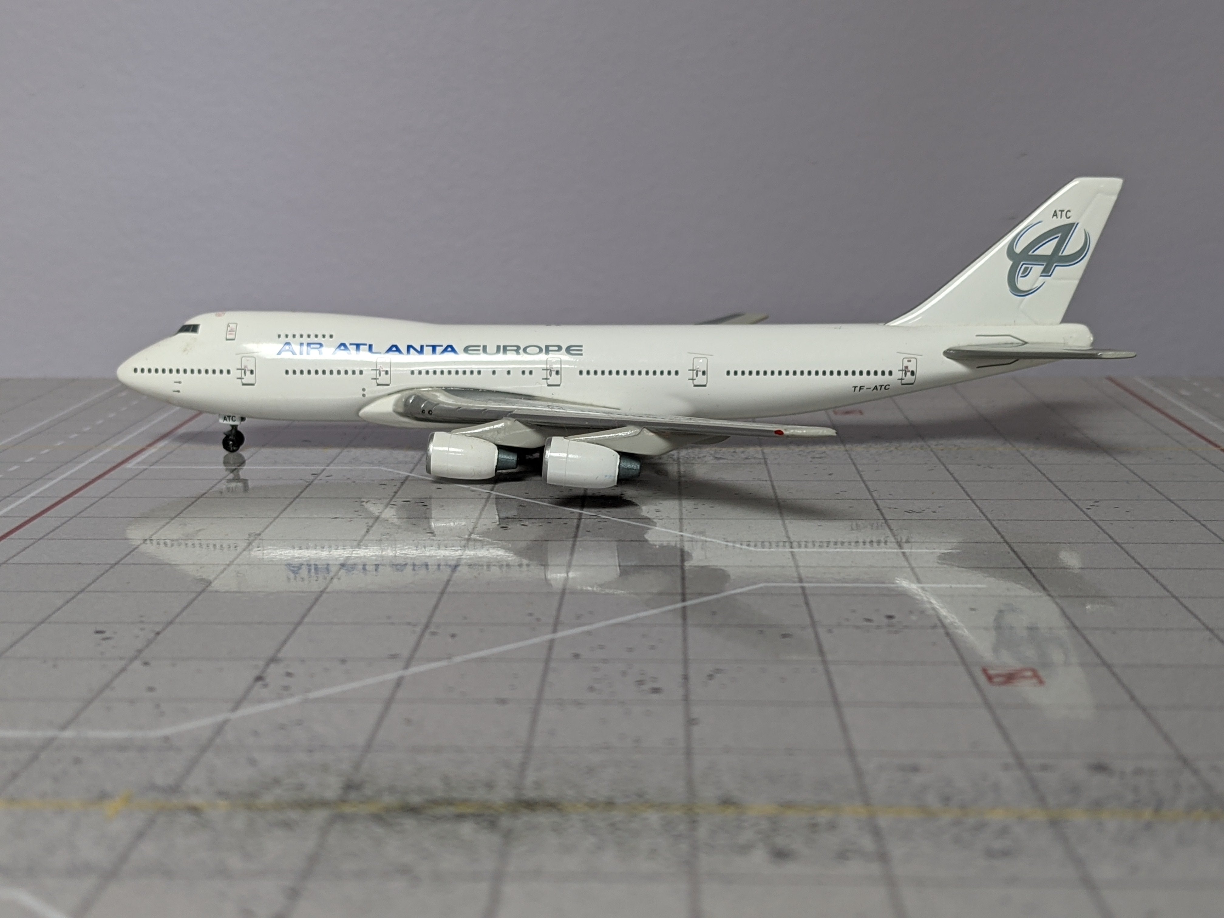 1:400 PHOENIX AIR ATLANTA EUROPE B747-200 TF-ATC