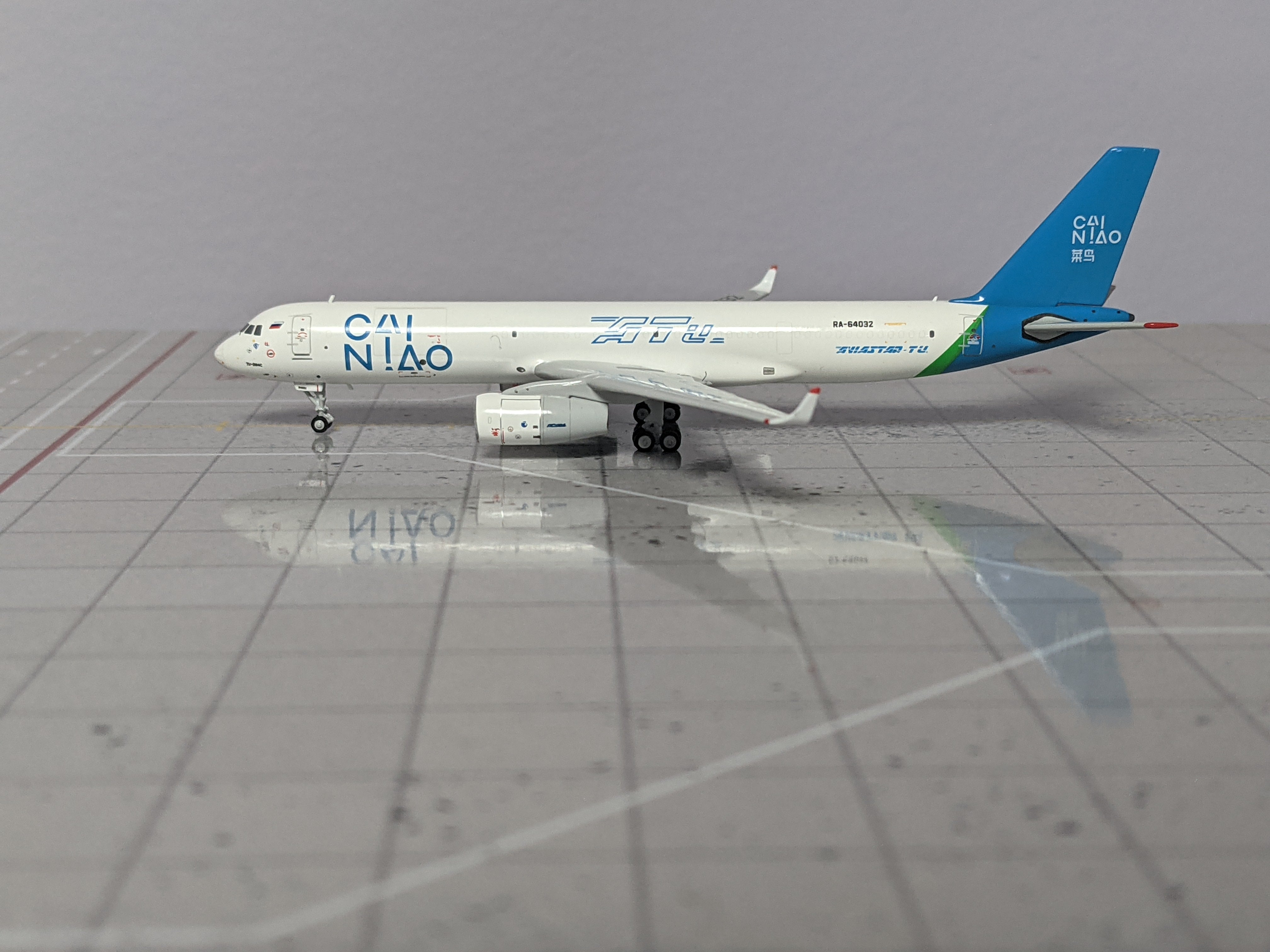 1:400 NG AVIASTAR Tupolev Tu-204-100C RA-64032 Cainiao Network livery