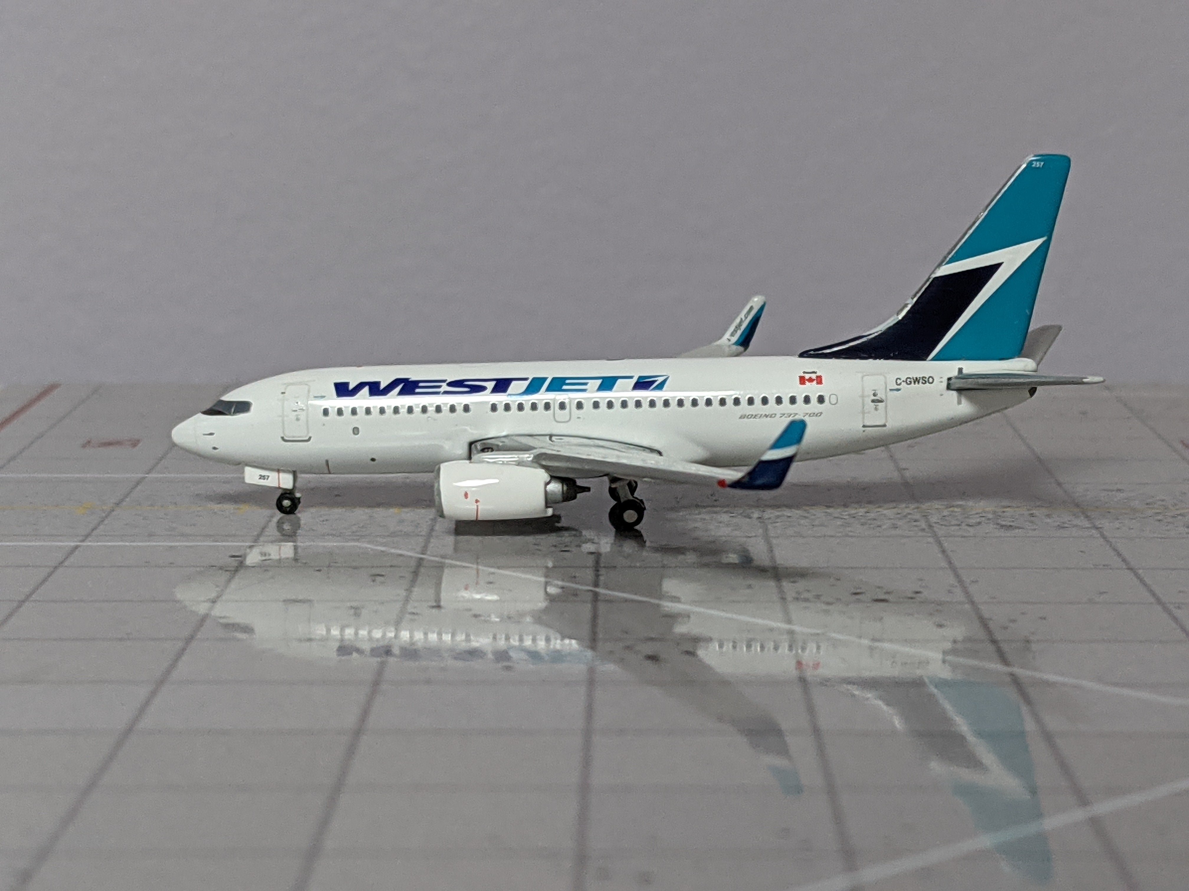 1:400 GEMINI WESTJET B737-700 C-GWSO