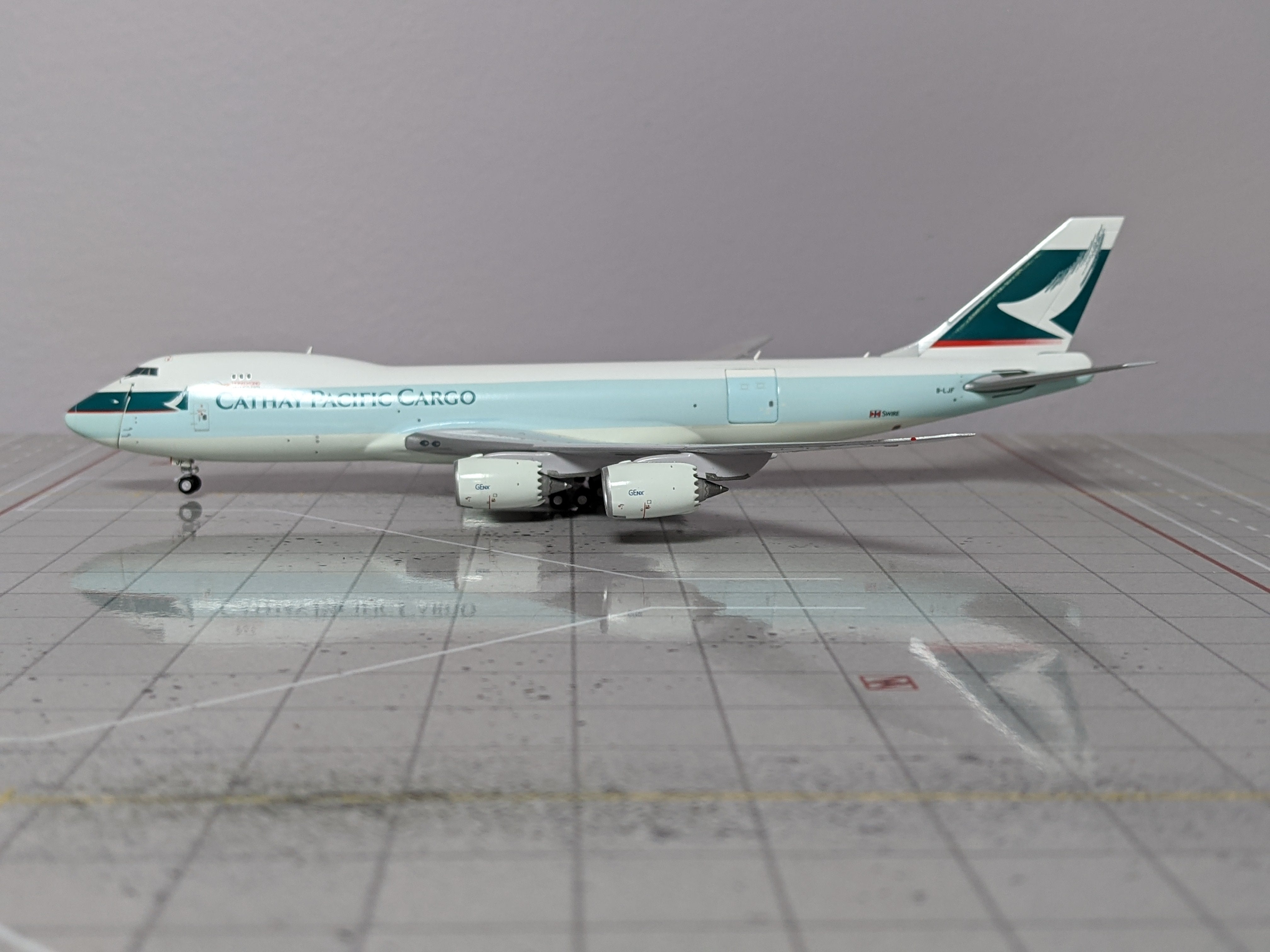 1:400 JC CATHY PACIFIC B747-8F B-LJF INTERACTIVE