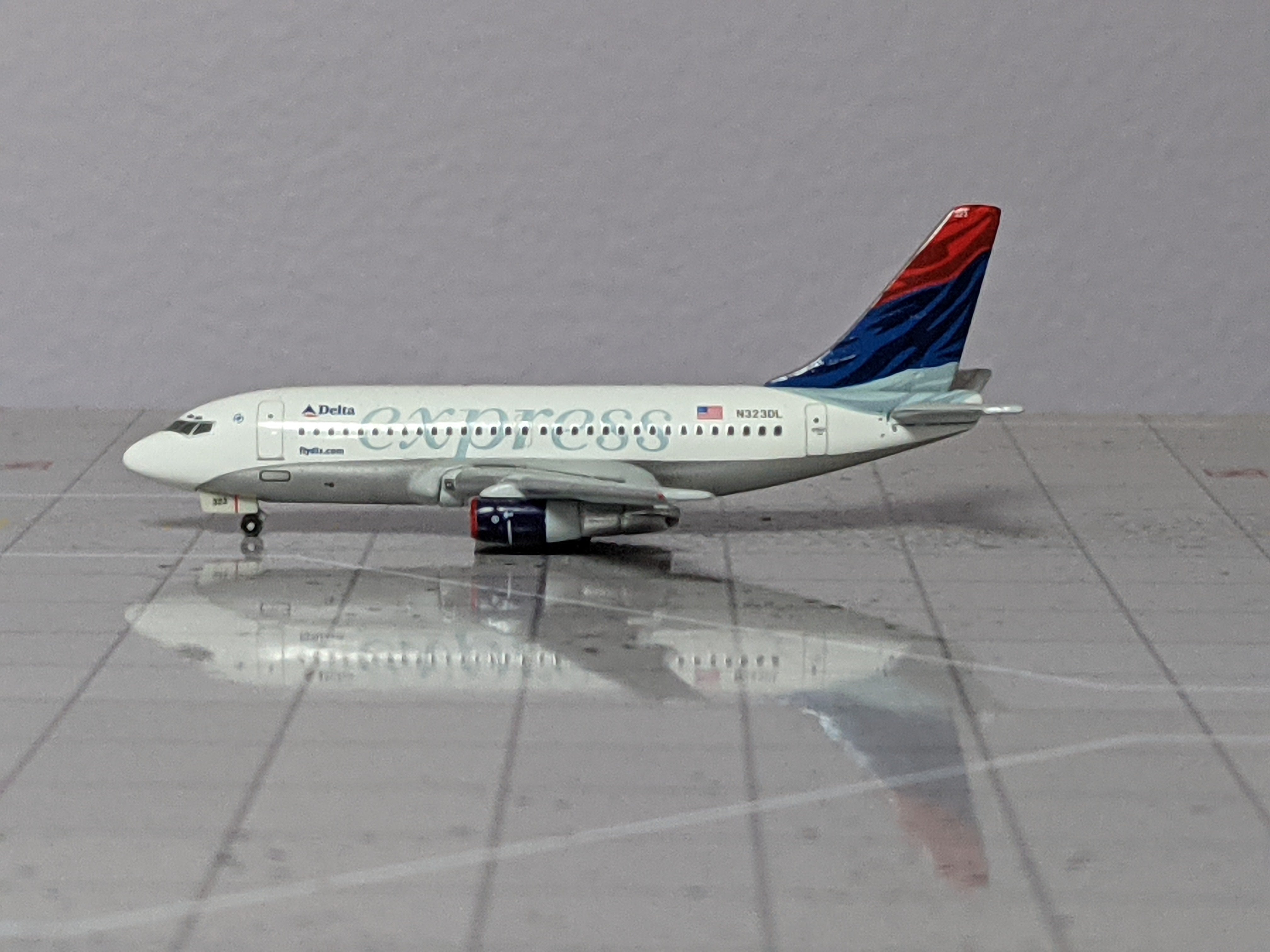 1:400 GEMINI DELTA EXPRESS B737-200 N323DL